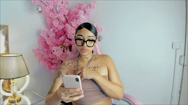 Snapshot of Mia_Jansen chatting on 3, 12, 2024 Mia Jansen online show from 3, 12, 2024