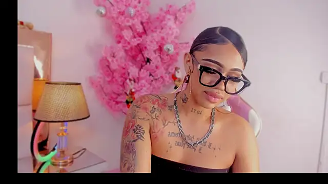 Snapshot of Mia_Jansen chatting on 7, 12, 2024 Mia Jansen online show from 7, 12, 2024