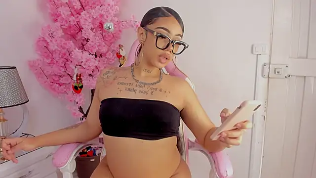 Snapshot of Mia_Jansen chatting on 11, 12, 2024 Mia Jansen online show from 11, 12, 2024