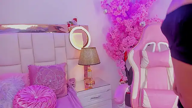 Snapshot of Mia_Jansen chatting on 15, 12, 2024 Mia Jansen online show from 15, 12, 2024