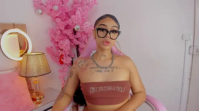 Snapshot of Mia_Jansen chatting on 18, 12, 2024 Mia Jansen online show from 18, 12, 2024