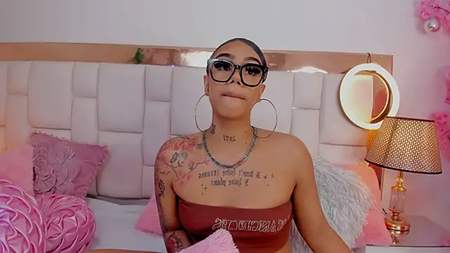 Snapshot of Mia_Jansen chatting on 19, 12, 2024 Mia Jansen online show from 19, 12, 2024