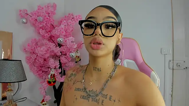 Snapshot of Mia_Jansen chatting on 27, 12, 2024 Mia Jansen online show from 27, 12, 2024