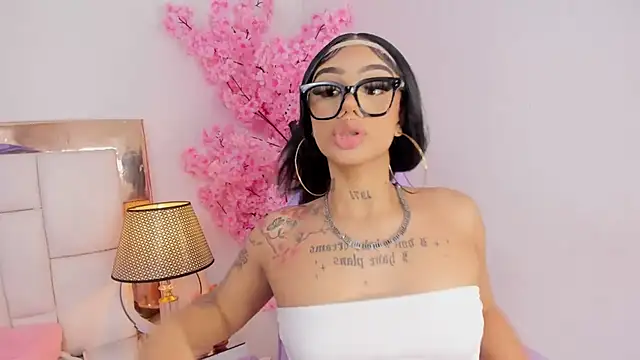 Snapshot of Mia_Jansen chatting on 8, 1, 2025 Mia Jansen online show from 8, 1, 2025