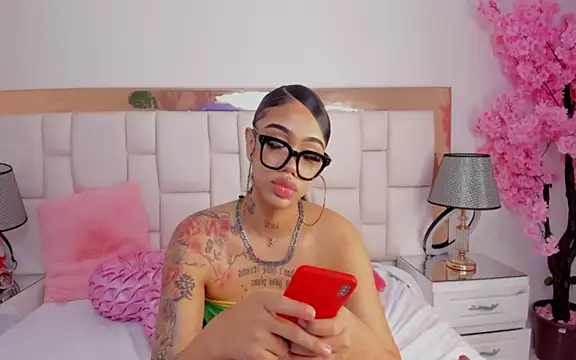 Snapshot of Mia_Jansen chatting on 10, 1, 2025 Mia Jansen online show from 10, 1, 2025