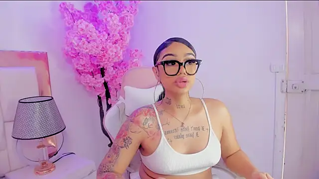 Snapshot of Mia_Jansen chatting on 6, 2, 2025 Mia Jansen online show from 6, 2, 2025