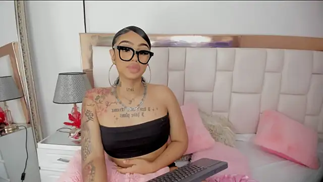 Snapshot of Mia_Jansen chatting on 10, 2, 2025 Mia Jansen online show from 10, 2, 2025