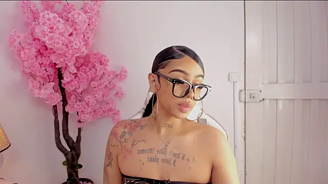 Snapshot of Mia_Jansen chatting on 10, 2, 2025 Mia Jansen online show from 10, 2, 2025