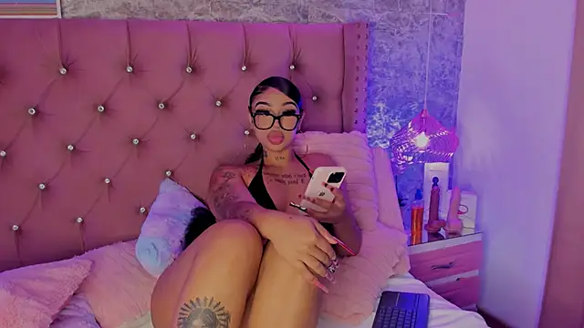 Snapshot of Mia_Jansen chatting on 11, 10, 2025 Mia Jansen online show from 11, 10, 2025