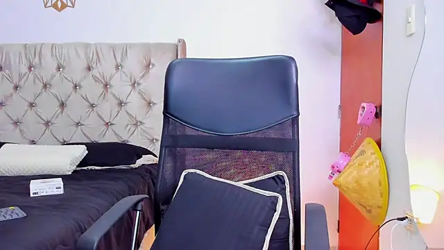 Andrew wolf7 online show from 6, 3, 2026