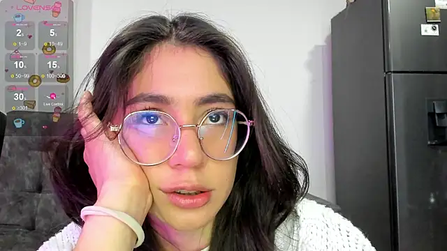 emmadiaz1 online show from 10, 1, 2025