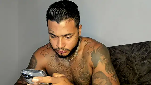 Snapshot of Exotic_tatto27121 chatting on 29, 10, 2025 Exotic tatto27121 online show from 29, 10, 2025