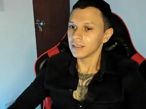 Snapshot of goodboy69l chatting on 6, 6, 2026 goodboy69l online show from 6, 6, 2026