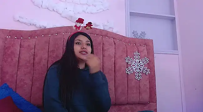 Snapshot of SarahStones chatting on 19, 12, 2024 SarahStones online show from 19, 12, 2024