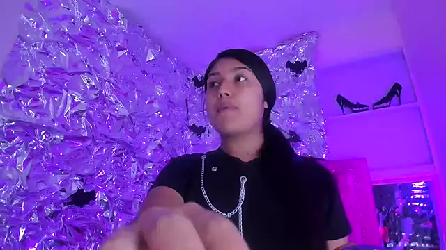 SarahStones online show from 26, 11, 2025