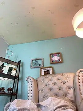 honey fox1 online show from 13, 4, 2026