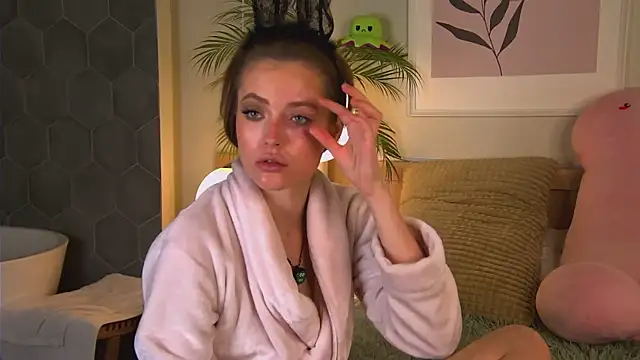 AshleyDouglas online show from 19, 2, 2025