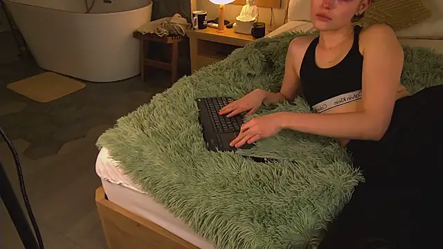 AshleyDouglas online show from 25, 2, 2025