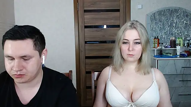 Snapshot of Kristy-Max chatting on 4, 3, 2025 Kristy-Max online show from 4, 3, 2025