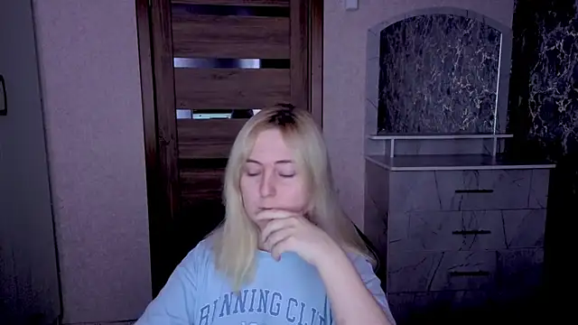 Snapshot of Kristy-Max chatting on 25, 4, 2026 Kristy-Max online show from 25, 4, 2026