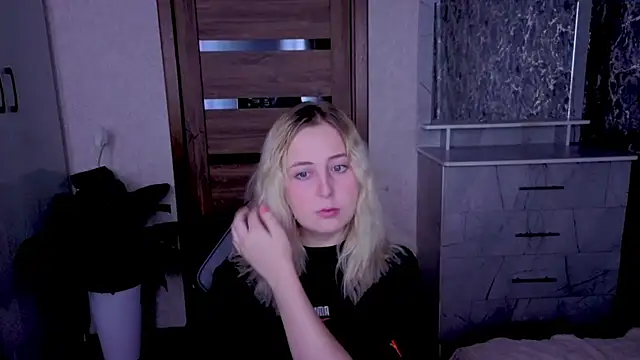 Snapshot of Kristy-Max chatting on 3, 7, 2026 Kristy-Max online show from 3, 7, 2026