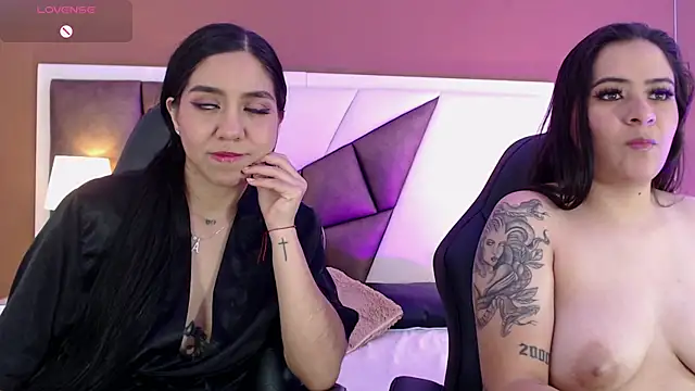 Snapshot of KarolandMichel chatting on 19, 12, 2024 KarolandMichel online show from 19, 12, 2024