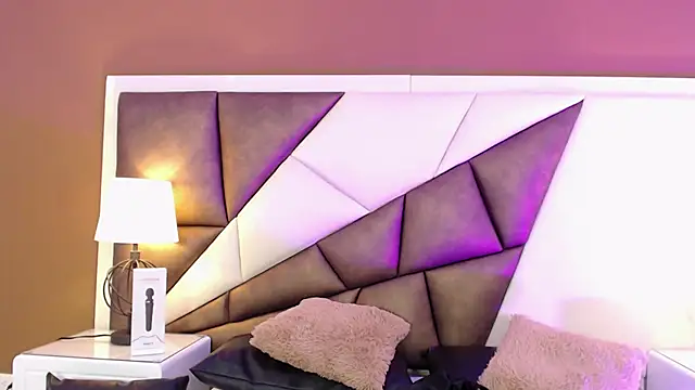 Snapshot of KarolandMichel chatting on 21, 12, 2024 KarolandMichel online show from 21, 12, 2024