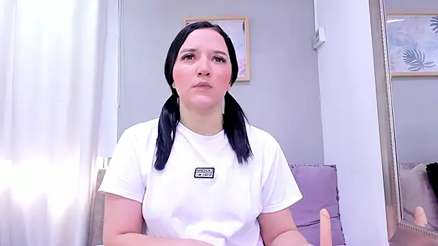 Snapshot of _EmilyJireh_ chatting on 27, 4, 2026 EmilyJireh online show from 27, 4, 2026