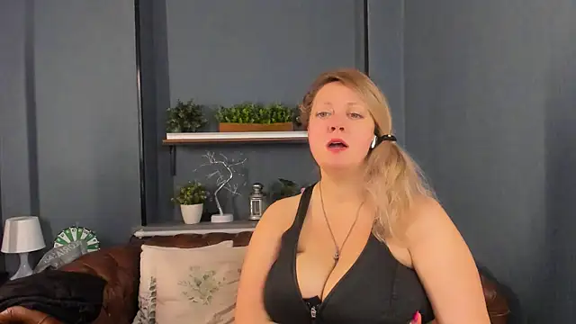 JesiaFoxi online show from 12, 11, 2025