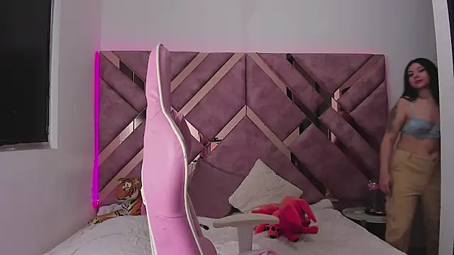 Snapshot of saori_9b chatting on 21, 12, 2025 saori 9b online show from 21, 12, 2025