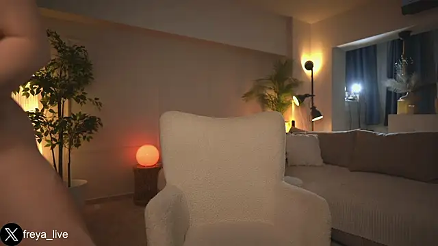 freyacherie online show from 20, 9, 2025