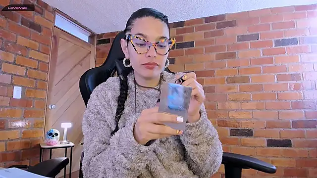 paulinabarnett- online show from 11, 1, 2025