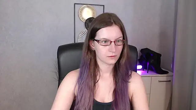 emmaxDelight online show from 10, 9, 2025