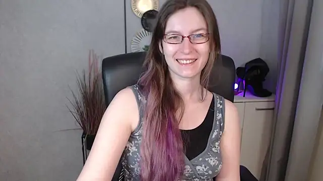 emmaxDelight online show from 24, 9, 2025