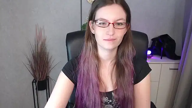 emmaxDelight online show from 5, 11, 2025