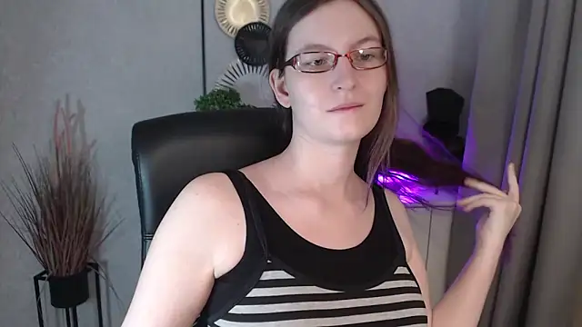 emmaxDelight online show from 18, 11, 2025