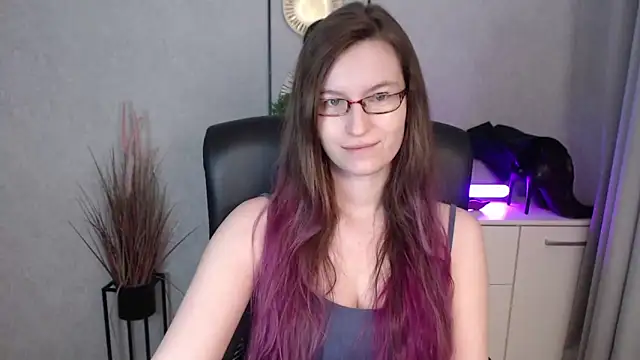 emmaxDelight online show from 17, 12, 2025