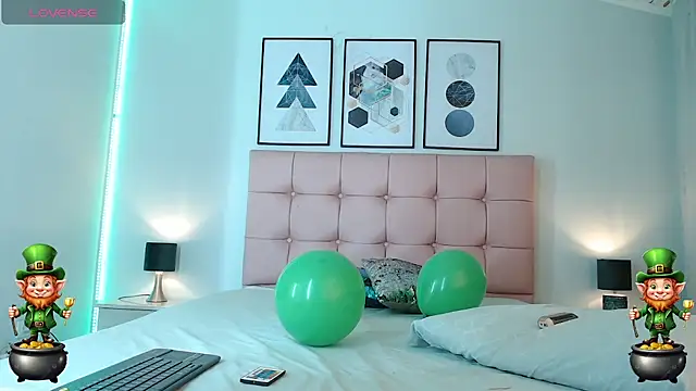 zoe jones13 online show from 18, 3, 2025