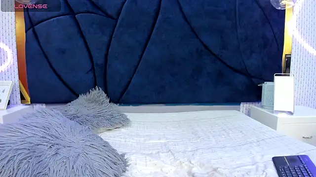 LARISSAEVANS online show from 27, 2, 2025