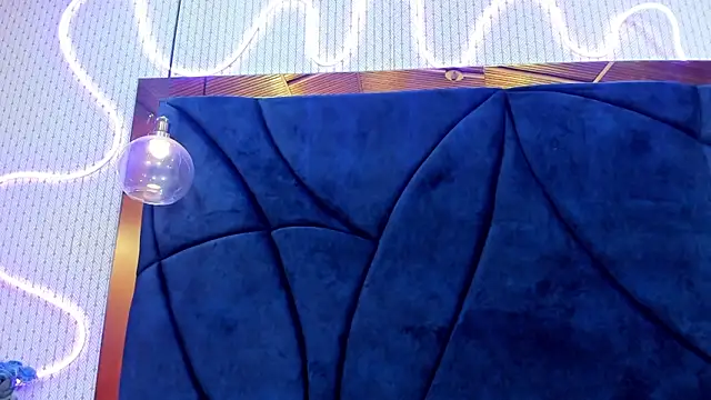 LARISSAEVANS online show from 8, 3, 2025