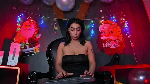 Snapshot of Carolina_Arias chatting on 13, 12, 2024 Carolina Arias online show from 13, 12, 2024
