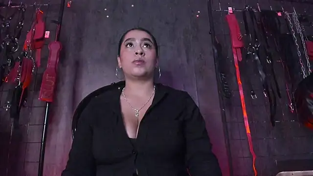 Snapshot of Carolina_Arias chatting on 3, 10, 2025 Carolina Arias online show from 3, 10, 2025