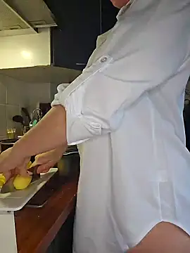 Snapshot of Sweety__venus chatting on 17, 12, 2024 Sweety venus online show from 17, 12, 2024