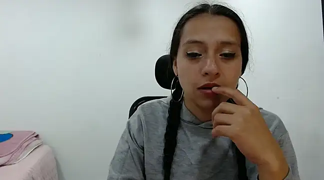 loren3124 online show from 12, 12, 2024