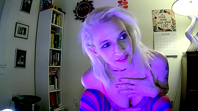 Snapshot of Cute_femme chatting on 24, 1, 2025 Cute femme online show from 24, 1, 2025