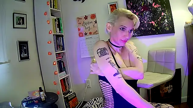 Snapshot of Cute_femme chatting on 2, 3, 2025 Cute femme online show from 2, 3, 2025