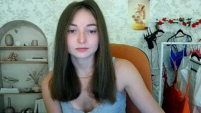  Barbie Kiss  online show from 16, 10, 2025