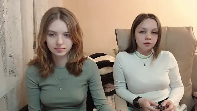 Snapshot of Emi1y_Angel11 chatting on 28, 1, 2025 Emi1y Angel11 online show from 28, 1, 2025