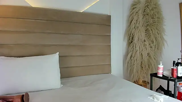 IsabellaJonns online show from 12, 2, 2025