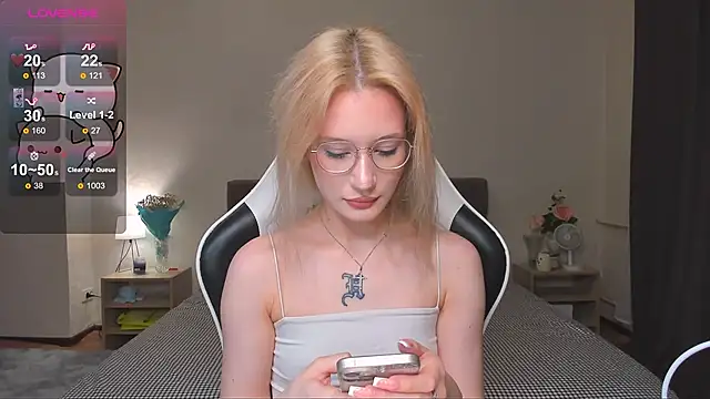 Snapshot of DearLia chatting on 22, 12, 2024 DearLia online show from 22, 12, 2024